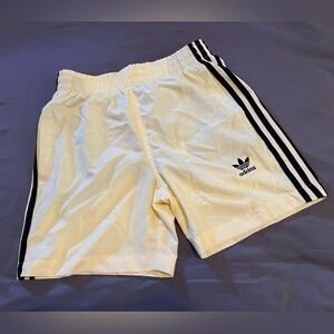 NWT women’s ADIDAS running shorts w/ built in mesh liner.